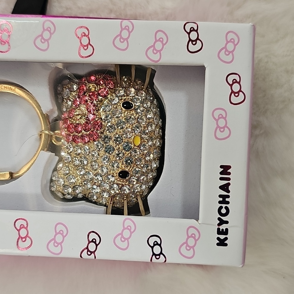 Hello Kitty Face Keychain - Picture 2 of 5